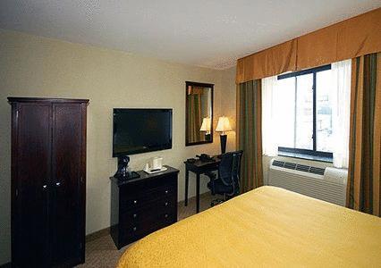 Quality Inn Jamaica Airtrain New York Room photo