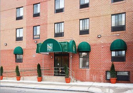 Quality Inn Jamaica Airtrain New York Exterior photo