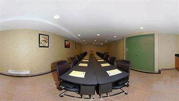 Quality Inn Jamaica Airtrain New York Exterior photo